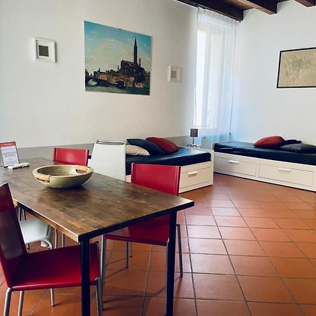 Sottoriva 12 City Center Large Apartment Verona Luaran gambar
